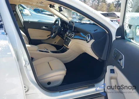 2017 Mercedes-Benz Gla 250 4Matic z USA, uszkodzony, nr VIN WDCTG4GB1HJ312321